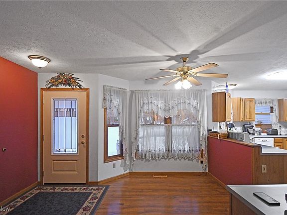 5th image of 3920 Country View Ln