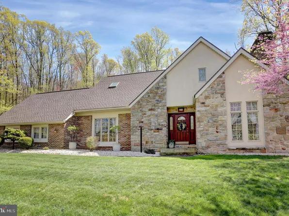 200 Oakland Acres Ln, Elizabethville, PA 17023