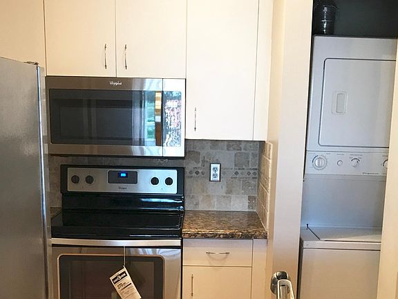 2nd image of 1450 SE 3rd Ave
