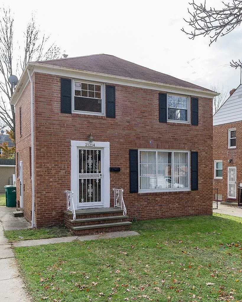 21214 Hillgrove Ave photo 1