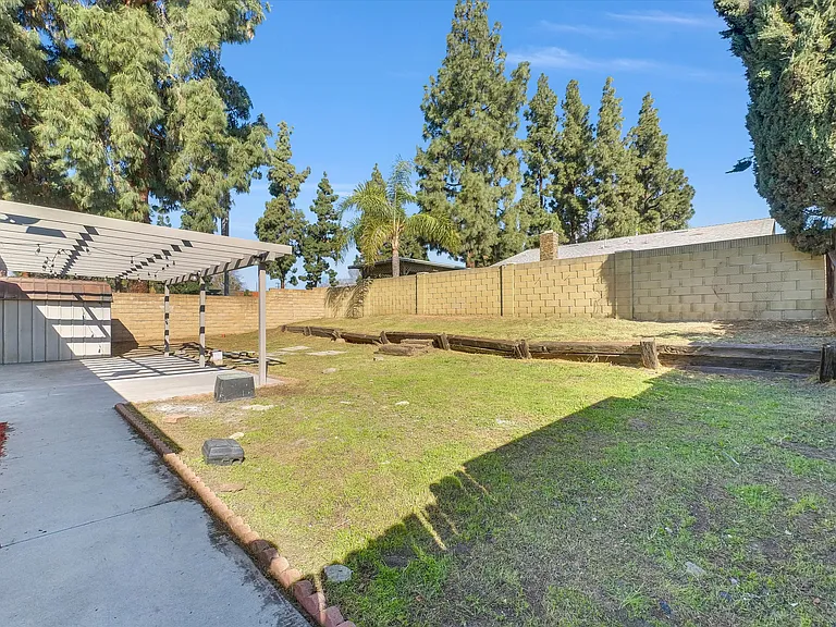 1052 W Quince St — Photo 23