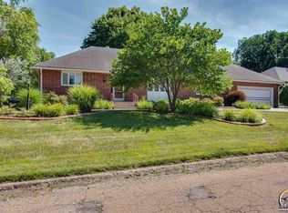 2205 SW Knollwood Dr, Topeka, KS 66611