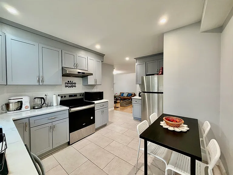 305 Washington St #1 — Photo 23