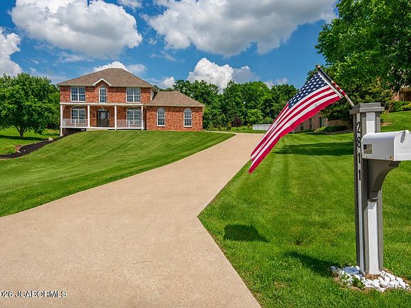 3rd image of 2811 Foxdale Dr