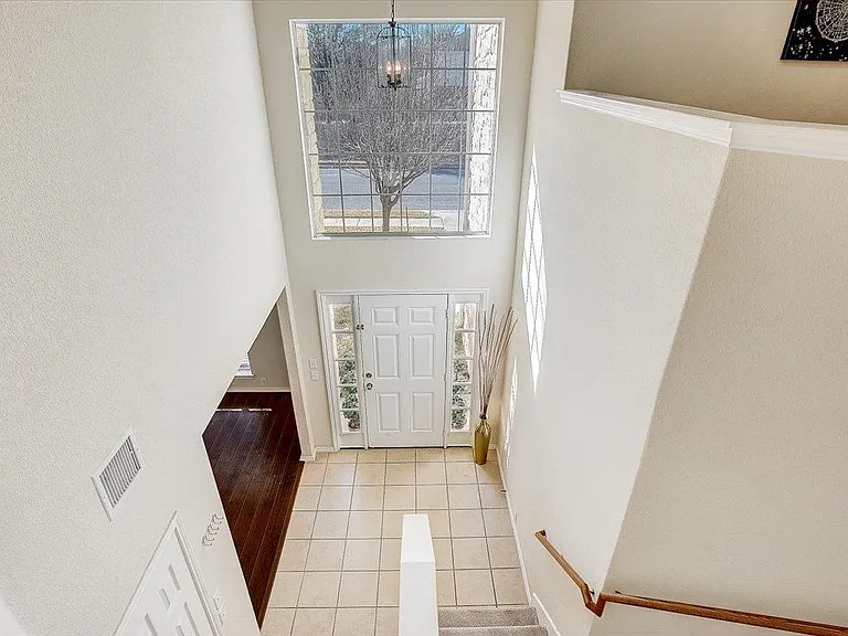 537 Golden Creek Dr — Photo 6