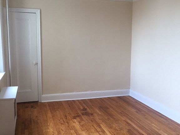 5th image of 3240 46th St APT 3C