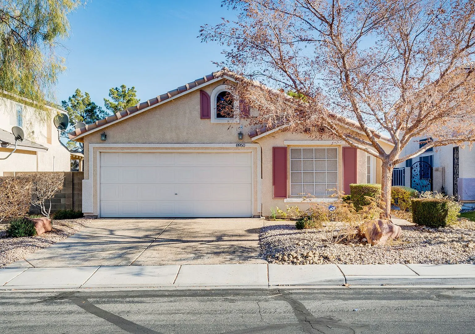Single story 4 bed, 2 Bath with open floorplan — Photo 1