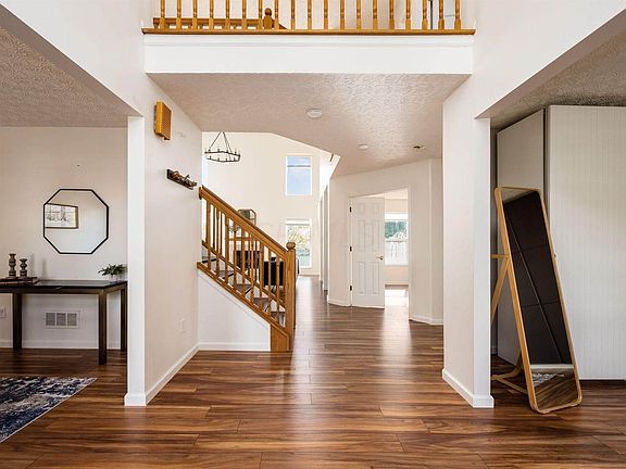 3rd image of 7942 Lazelle Woods Dr