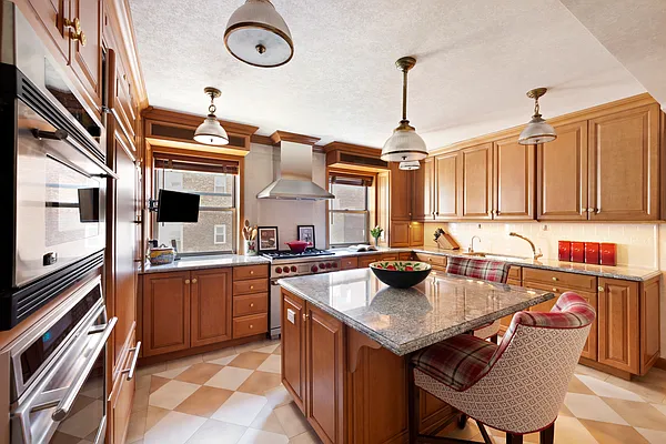 Sold by Compass | media 18