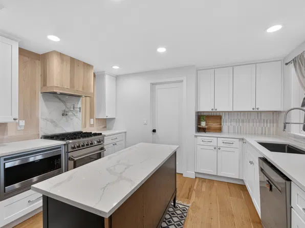 4601 72nd Ave W, University Place, WA 98466
