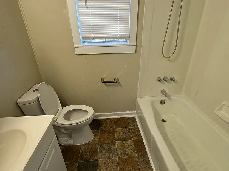 302 S Burleson — Photo 5