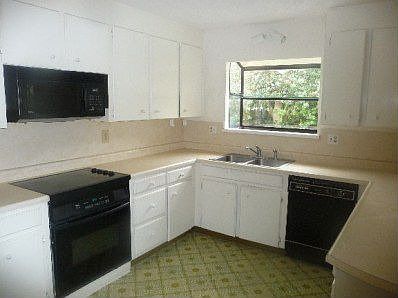 4th image of 310 Wells Dr