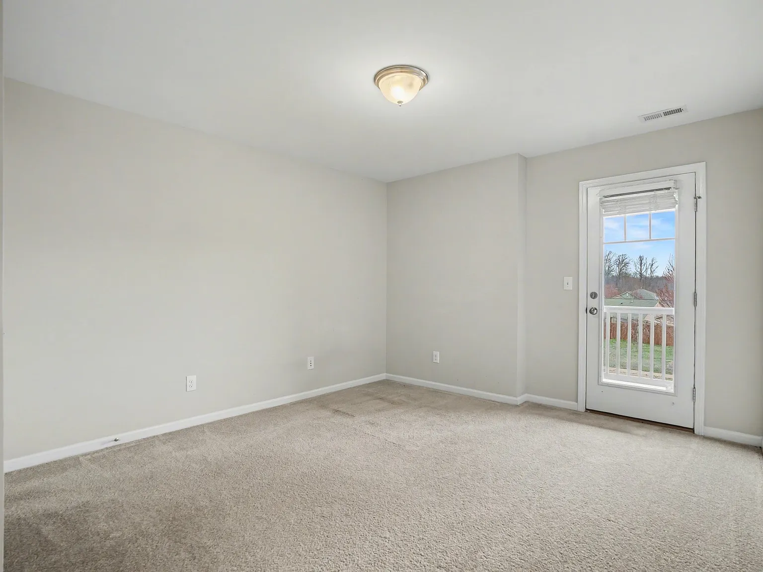 5 bed, 3160 sqft, $3,000 — Photo 3