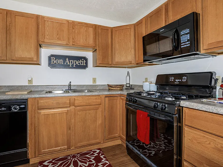 Sassafras Hill Apartments — Photo 26