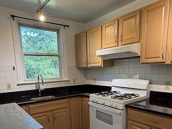 2nd image of 871 W Walnut Ln APT 2