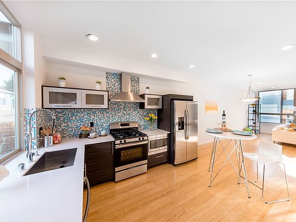 4th image of 208 22nd Ave #C