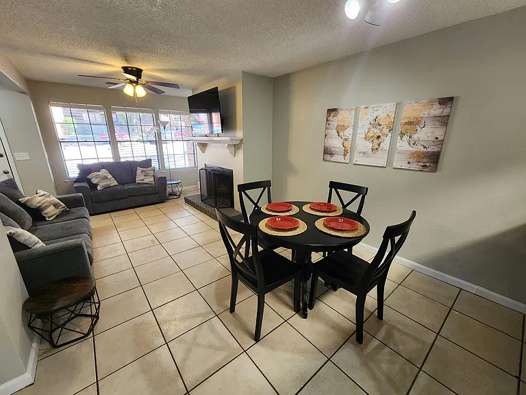 2228 Timberwood Cir N — Photo 5