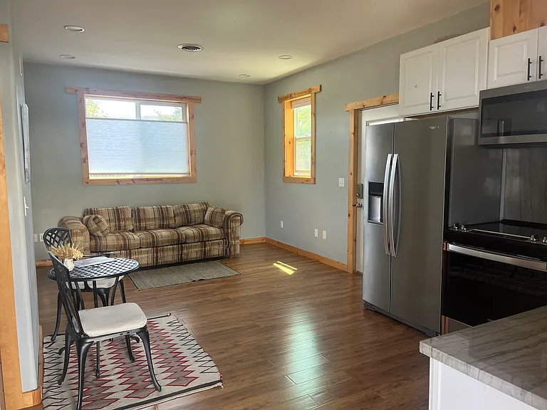 207 N Main St #B — Photo 3