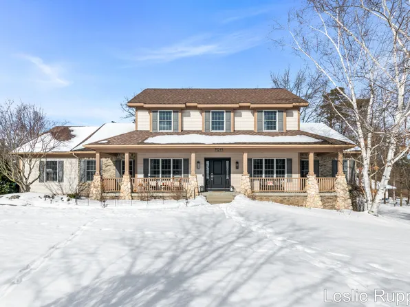7913 Jonathan Woods Dr SE, Ada, MI 49301