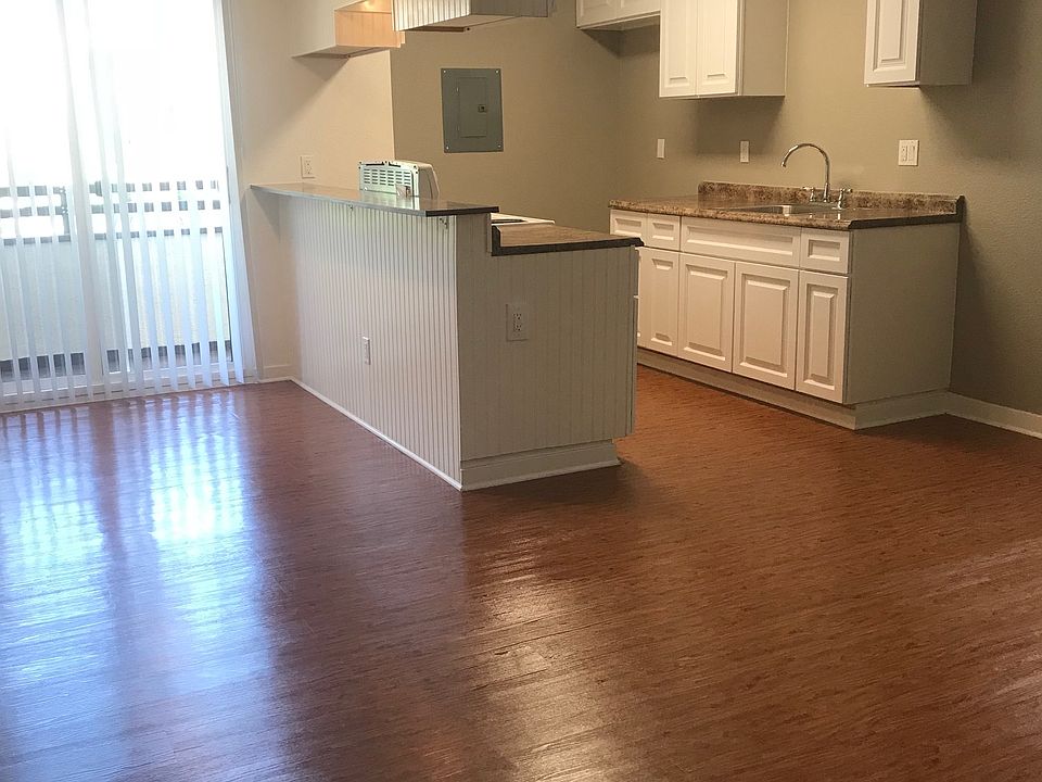 1st image of 2900 Sunset Pl APT 208