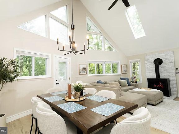 4th image of 243 Trout Creek Dr