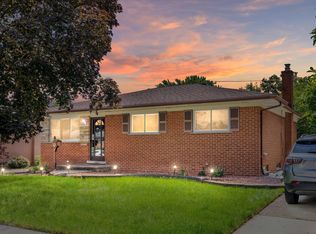 22810 Lincoln St, Saint Clair Shores, MI 48082