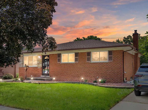 22810 Lincoln St, Saint Clair Shores, MI 48082