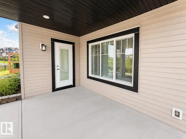 1646 Davidson Grn SW, Edmonton, AB T6W 3J3