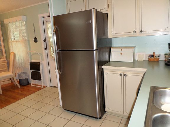 4th image of 1231 Grove Dr