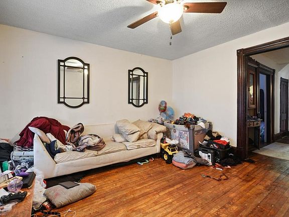 3rd image of 473 Banfil St