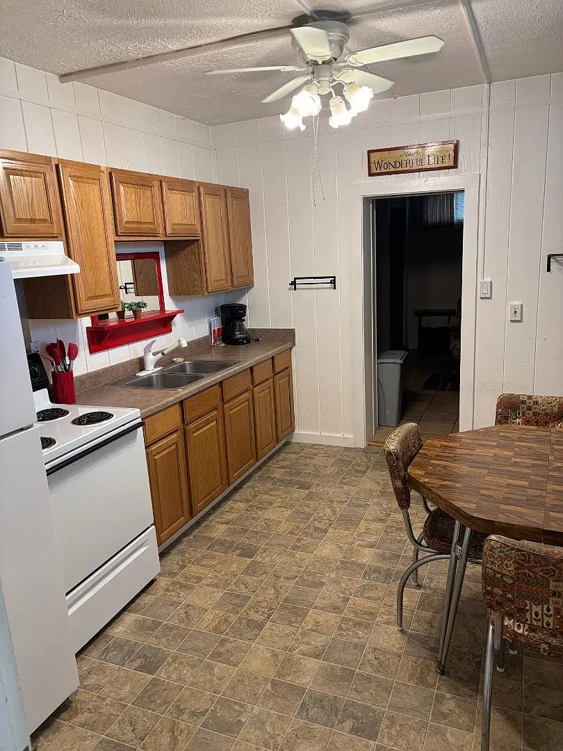 401 Onyx St - Apt. 3 — Photo 1