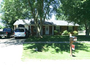 1492 Catalpa Dr, Radcliff, KY 40160