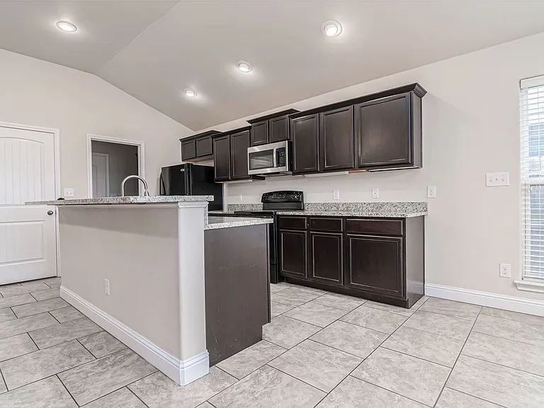 5917 Mile High Ln — Photo 4