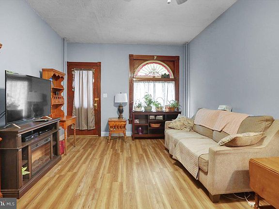 5th image of 143 W Washington St