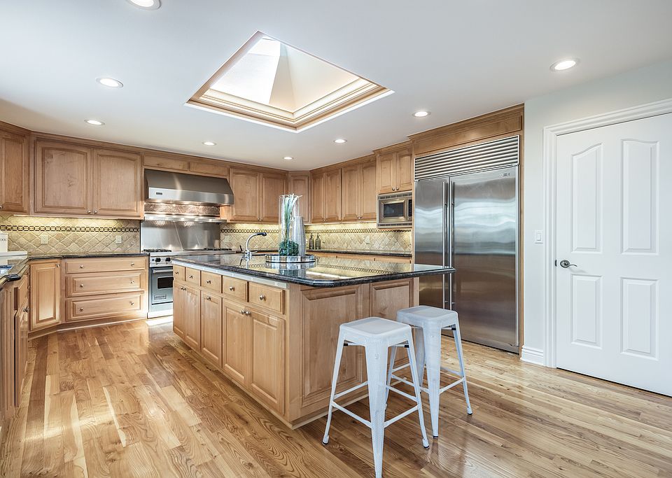 1st image of 1919 Conifer Ln