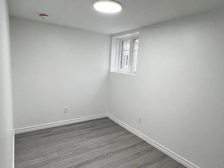 43 Creedon Cres #BASEMENT — Photo 6