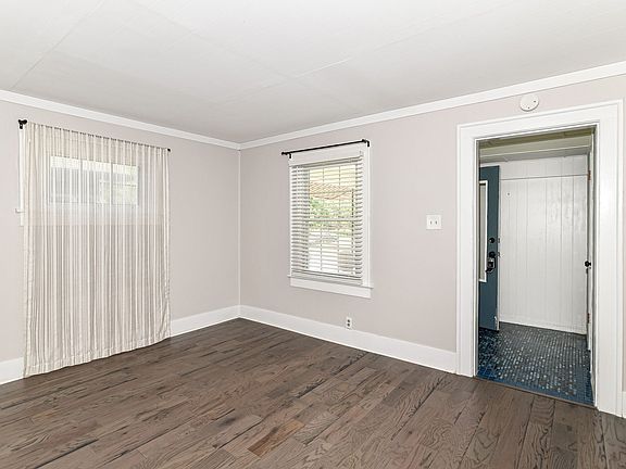 5th image of 1005 E Yoke St