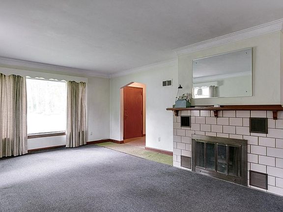 2nd image of 360 Westlawn Dr