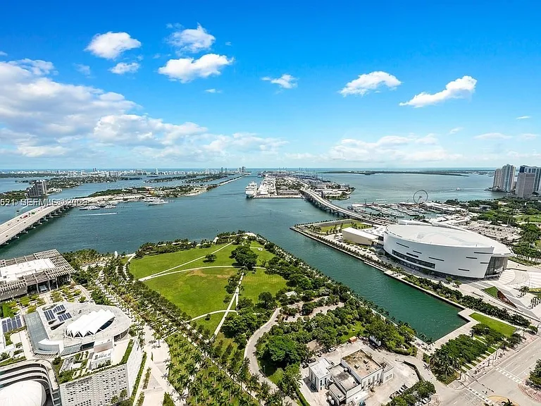 1040 Biscayne Blvd #4403 — Photo 29
