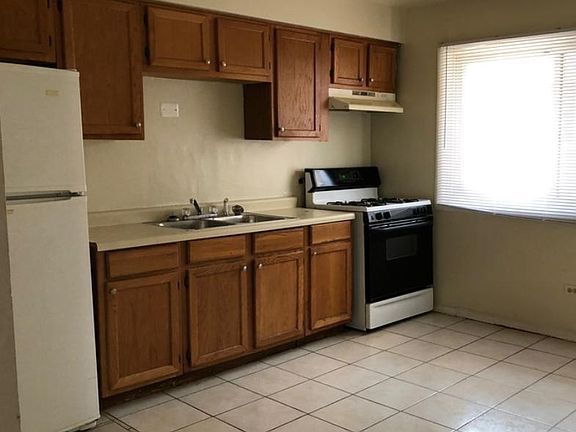 2nd image of 3414 Warren Ave APT 5