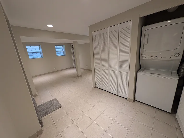 4321 1/2 N Tripp Ave #1W — Photo 11