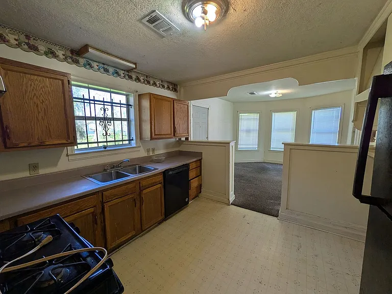 4670 Maddox St — Photo 6