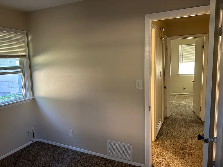 3320 E Congress Ave — Photo 42