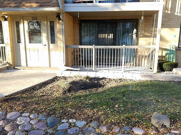 3rd image of 253 N Smith St Unit 1E