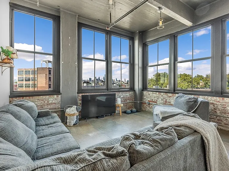 Reach Lofts — Photo 15