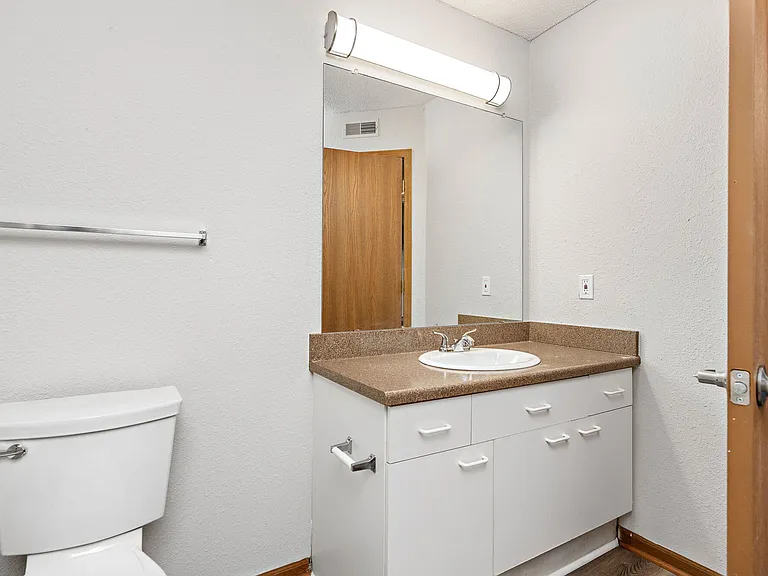 Oak Ridge Park Apartments — Photo 9