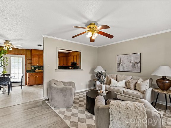 4th image of 1242 Stringfellow Rd