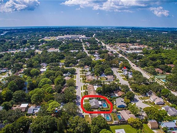 3rd image of 2965 Woodpine Cir
