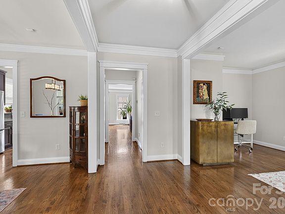4th image of 10102 Tolleson Ave