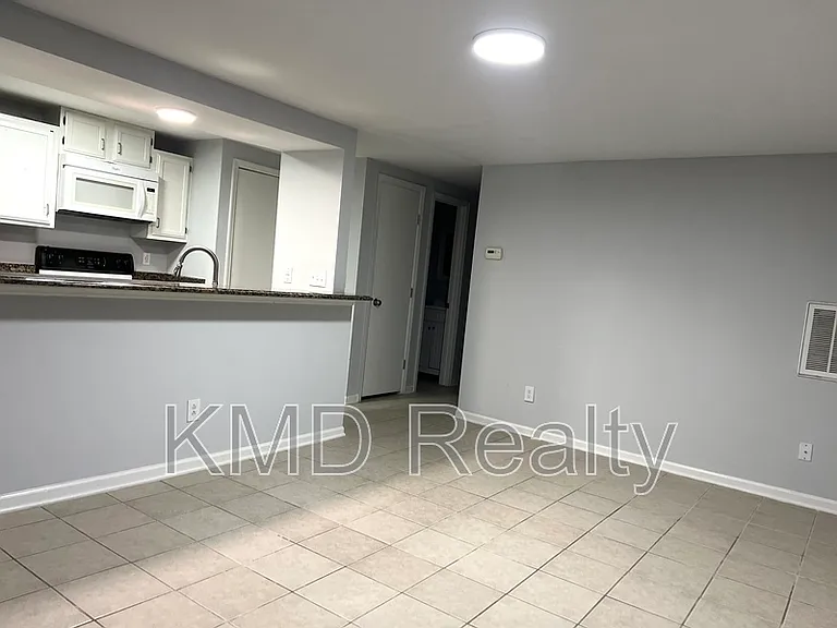1624 Arlyn Cir #H — Photo 6